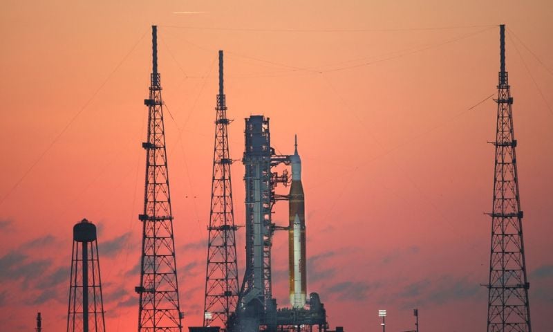 NASA to Build $20 bn Moon Base, Pause Orbital Lunar Station Plans