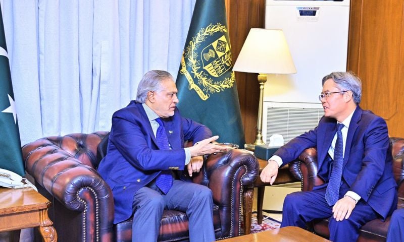 Pakistan, China Discuss Diplomatic Efforts to De-escalate Middle East Conflict