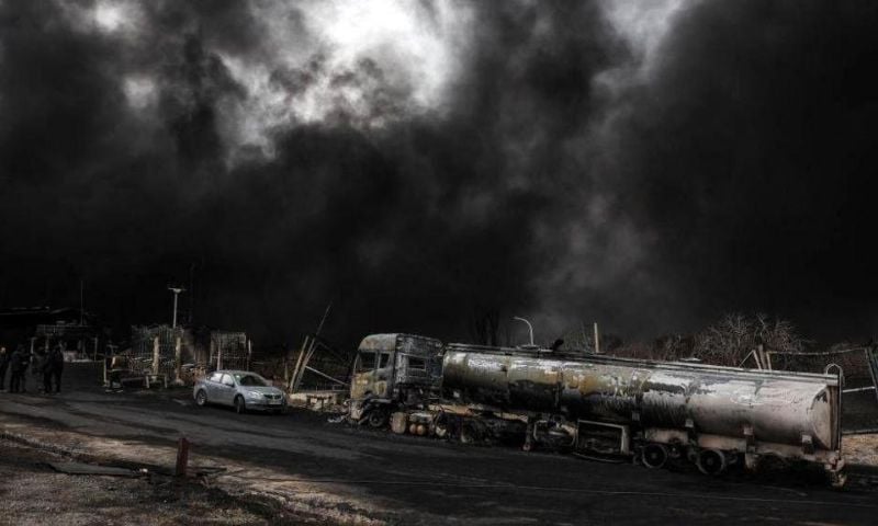 US, Israel Hit Tehran Oil Sites as Iran Strikes Israel and Gulf States