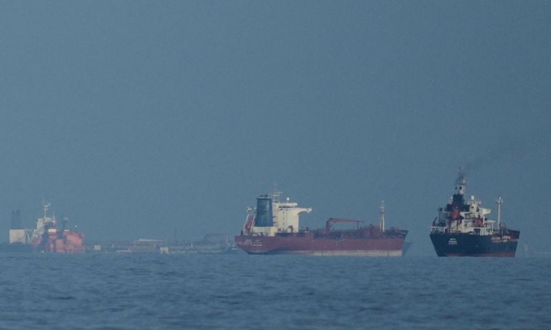 Global Oil Prices Surge, Stocks Drop as Trump Threatens to Block Hormuz