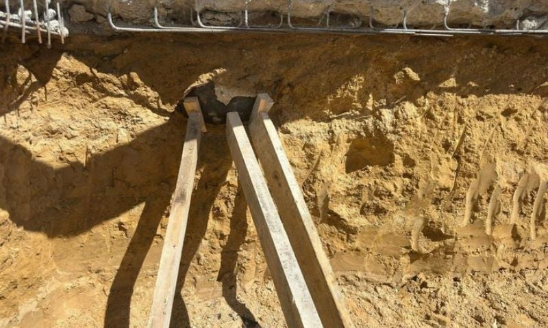 Bomb Experts Try to Defuse WWII Bomb Near Paris