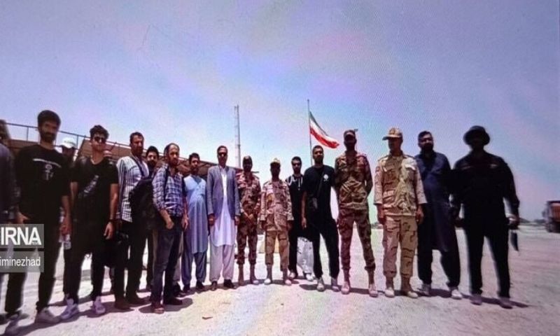 Pakistan Hands Over US-Seized Iranian Vessel Crew to Tehran