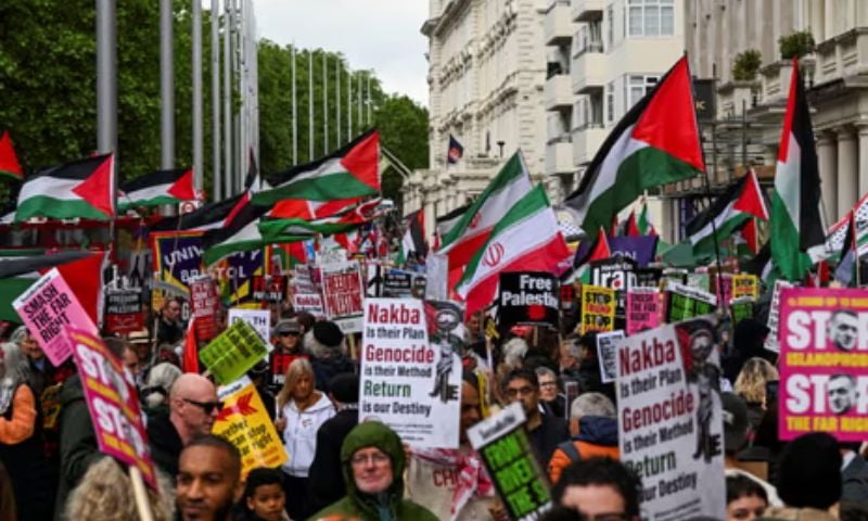 Tens of Thousands March in London in Far-Right and Pro-Palestine Protests