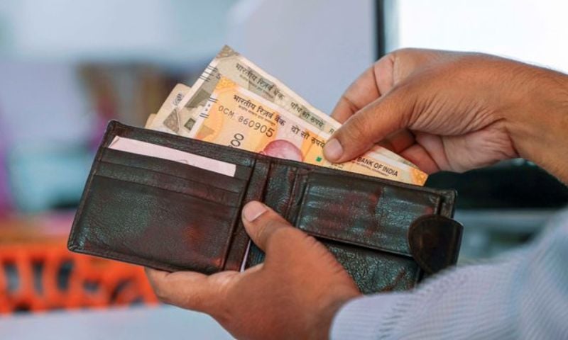 India’s Rupee Crisis Mounts as Capital Flight Hits External Account
