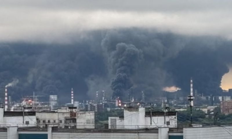 Ukraine Sets Russian Refinery Ablaze in Biggest Drone Attack on Moscow