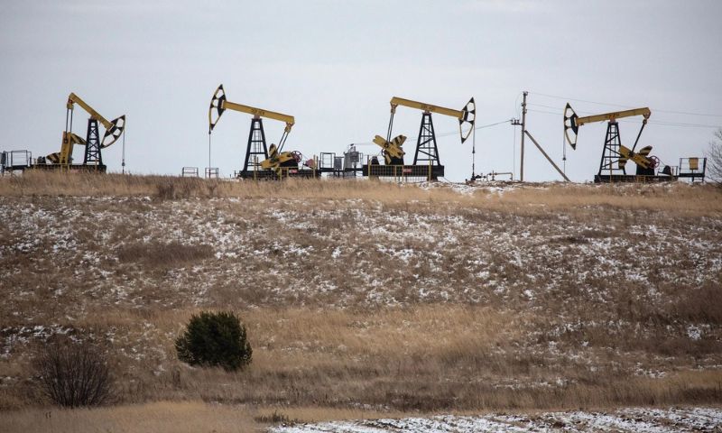 EU Extends Russian Oil Price Cap as Members Seek Agreement on New Sanctions