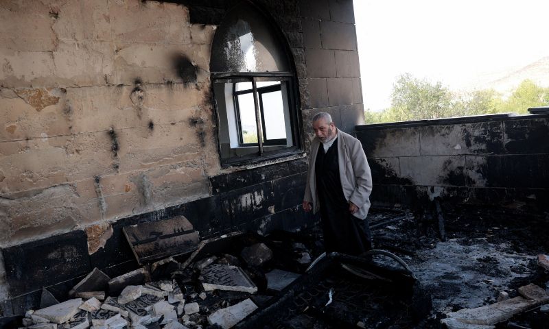 Illegal Israeli Settlers Set Fire to Mosques, Vehicles and Farmland in Occupied West Bank