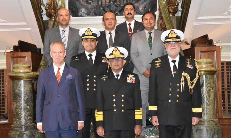 Pakistan, UK Vow to Expand Defence, Maritime Cooperation