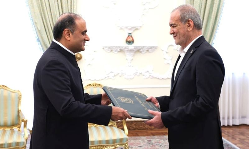 Pakistan's Envoy Presents Credentials to Iran's President, Vows Stronger Bilateral Ties