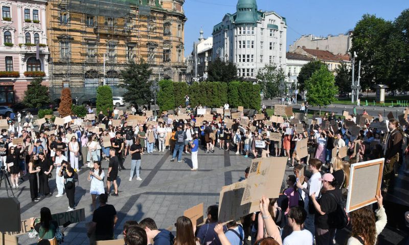 Zelensky Mulls Changes in Army as Protests Rock Ukraine for Third Day