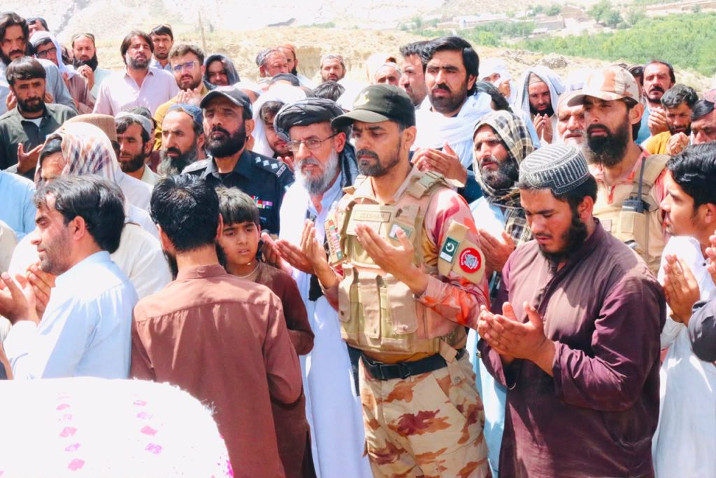Frontier Corps Commanders Pay Tribute to Police Officers Martyred in Ziarat Terror Attack
