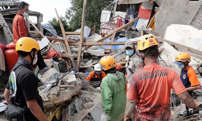Indonesia Earthquake Death Toll Rises to 47 as Rescuers Search for Survivors