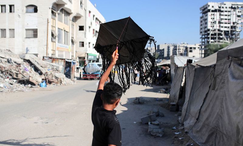 Israel Threatens Assassinations Over Kites Flown by Children in Gaza