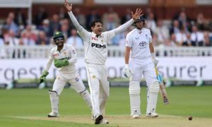 Pakistan Dominate First Day of 2nd Test Against England as Bad Light Ends Play Early