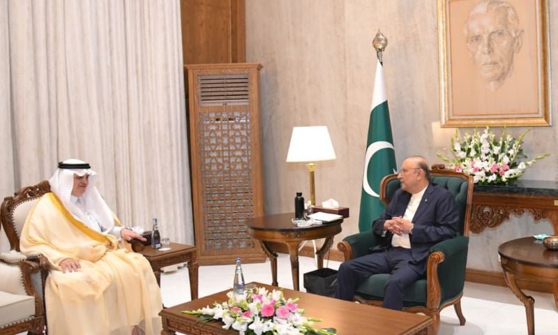 Pakistan President Hails Saudi Envoy’s Role in Strengthening Bilateral Ties