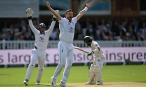 Four-Wicket Robinson Stars as Pakistan All Out for 110 in Second Test