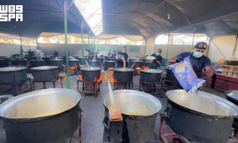 Saudi Aid Agency Distributes Over 24,000 Hot Meals in Gaza Strip