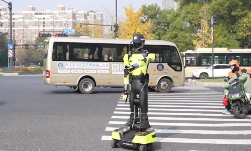 china robot canva