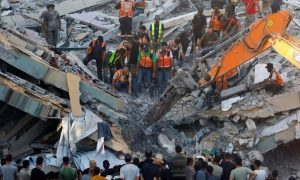 21 Killed as Gaza Apartment Block Damaged by Israeli Strikes Collapses