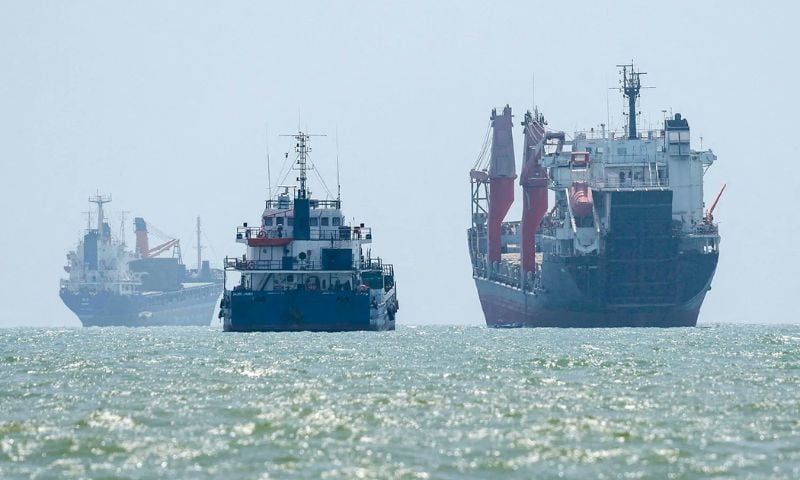 Strait of Hormuz Crossings Plunge, With Only 4 Vessels Transiting in 24 Hours: Kpler