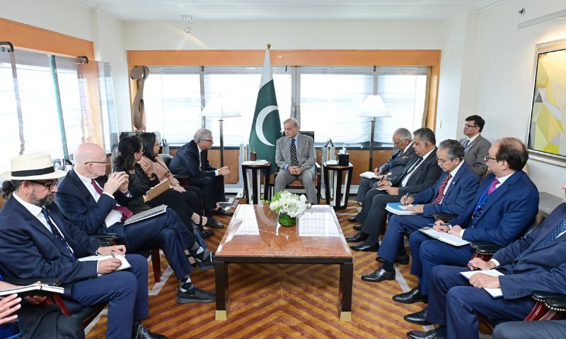 Pakistan PM, Bill Gates Discuss Expanded Cooperation on Health, Agriculture and AI
