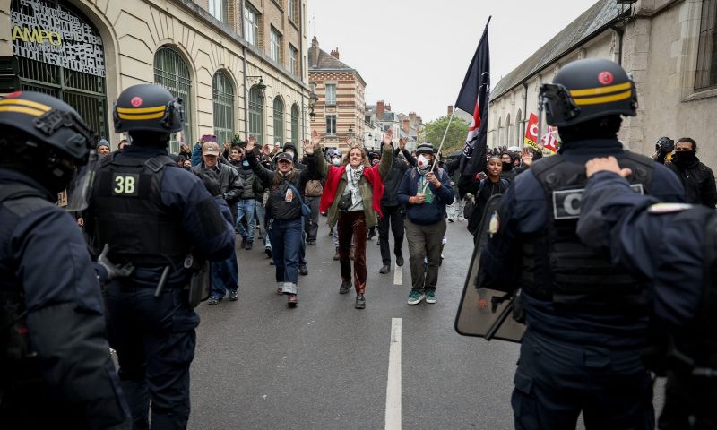 Clashes Break Out in Paris, Other Cities Amid Fresh Protests