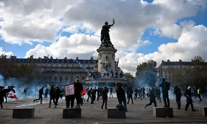 Tear Gas, Clashes Erupt in French Cities During Cost-of-Living Protests