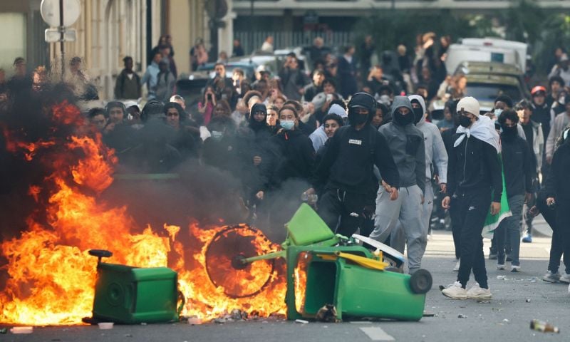 Police Fire Tear Gas as Over 250,000 French Students, Teachers Take to Streets