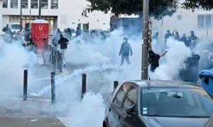 French Police Fire Tear Gas, Stun Grenades to Disperse Protesters in Paris