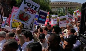 Indian Opposition Continues Protests Against Election Chief for Favouring Modi's BJP