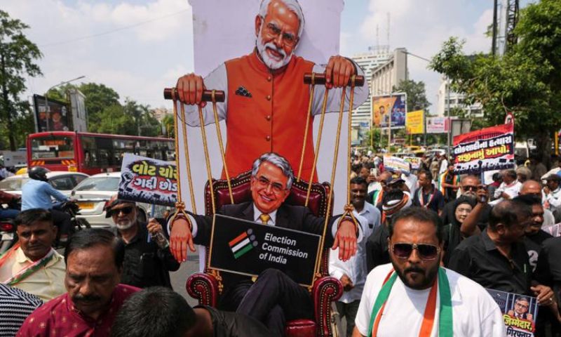 Indians Continue Protests Demanding Election Chief's Resignation