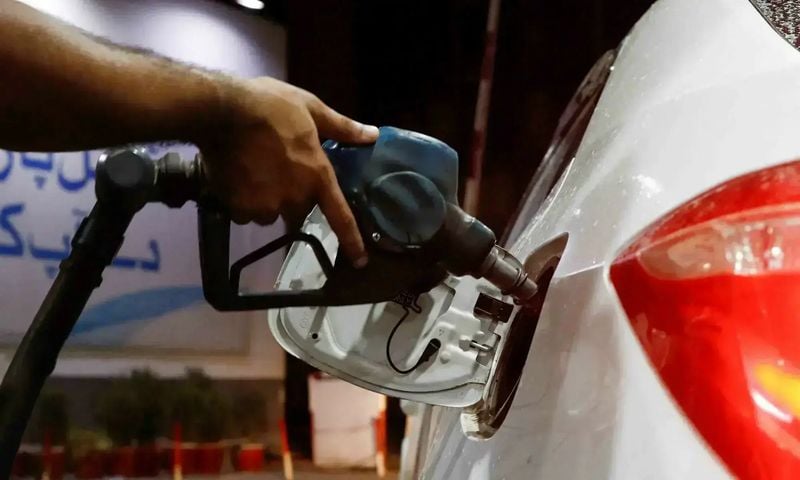 Pakistan Cuts Petrol Price by Rs1.60 Per Litre, Hikes Diesel by Rs1.64 Per Litre
