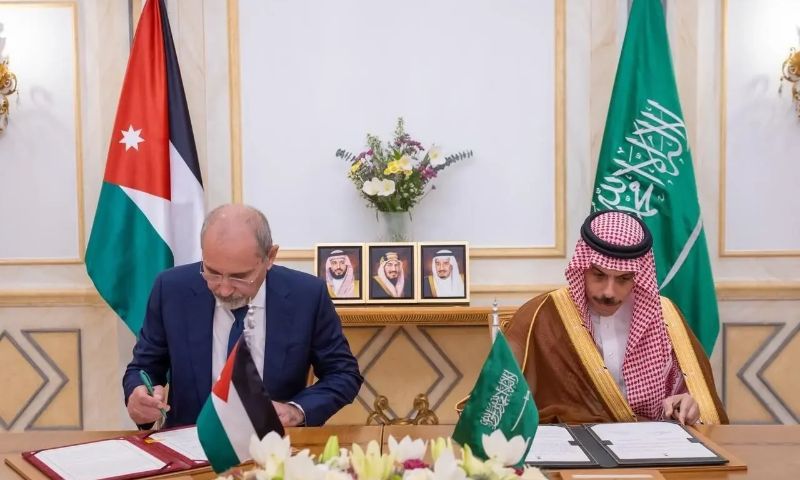 Saudi Foreign Minister, Jordanian Counterpart Discuss Houthi Attacks, Sign Protocol on Higher Coordination Council